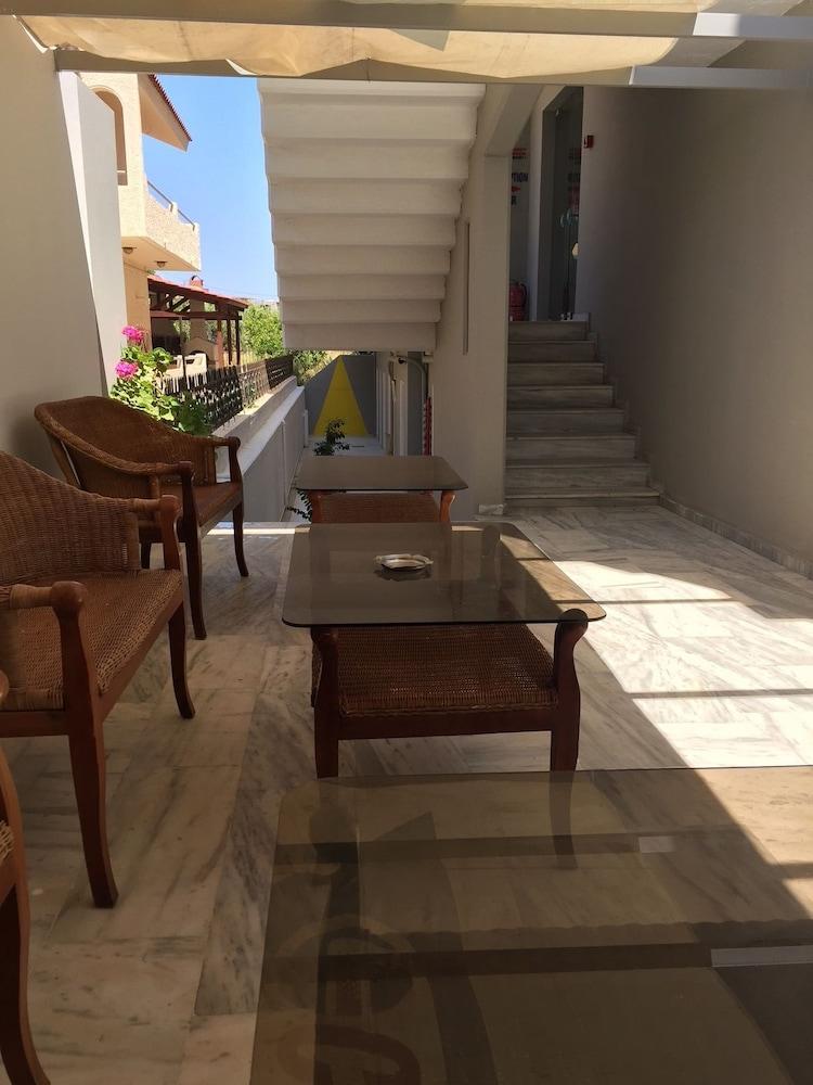 Отель Alkyonides Boutique Кремасти