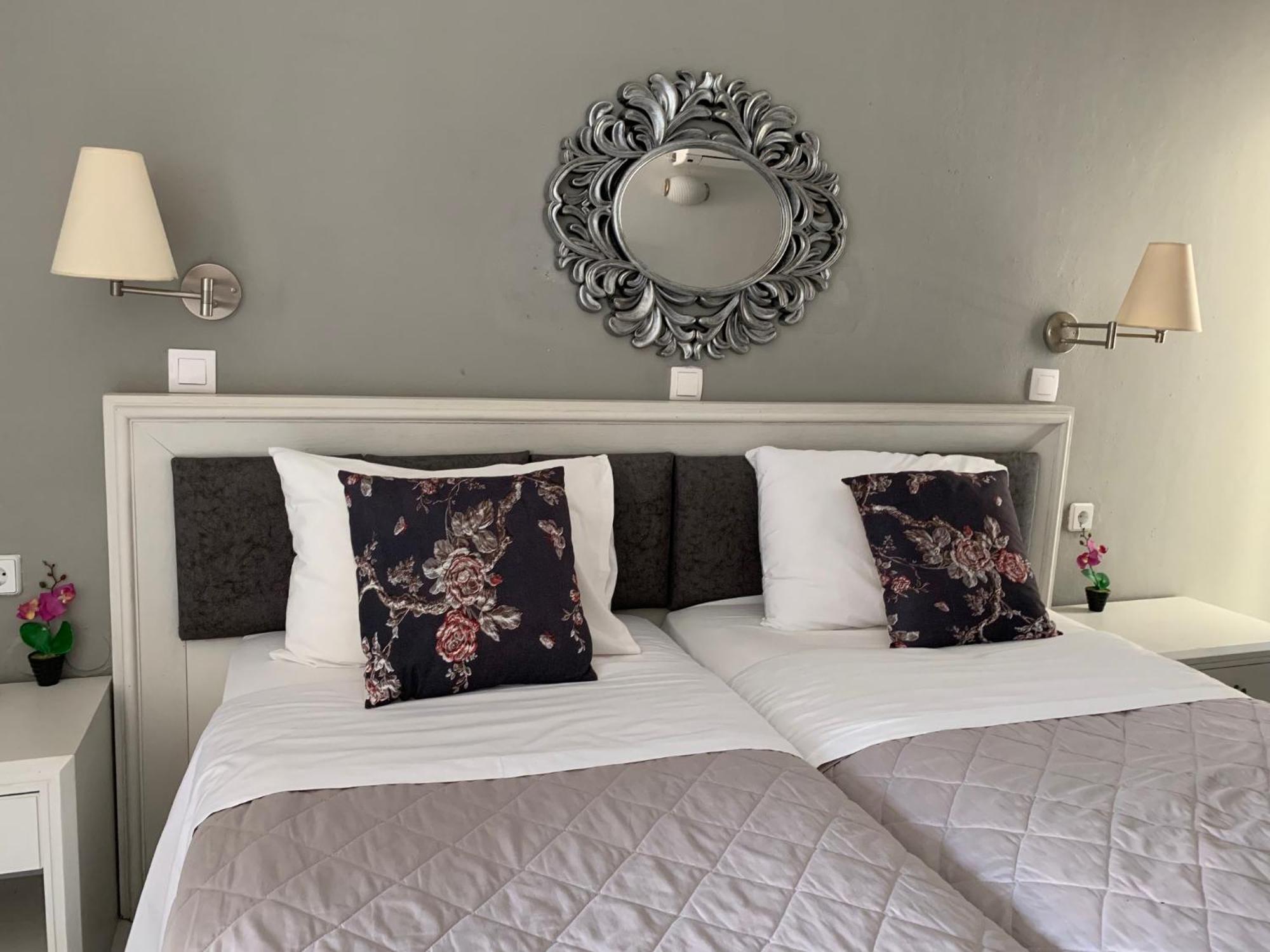 Отель Alkyonides Boutique 3*