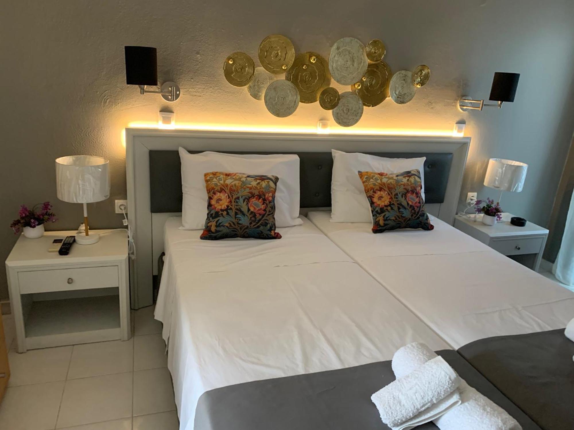 Отель Alkyonides Boutique 3*
